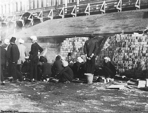 Hastings Street, 

Vancouver, Novermber 1905. (CVA Port 1551 N862. Courtesy  CVA).